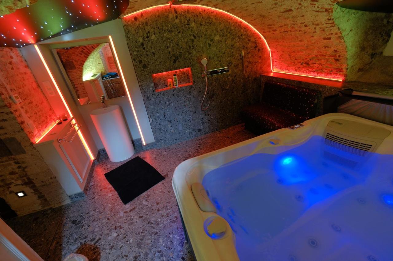 Bed and Breakfast Secret Jacuzzi Mons - Parking Prive Gratuit Exteriér fotografie